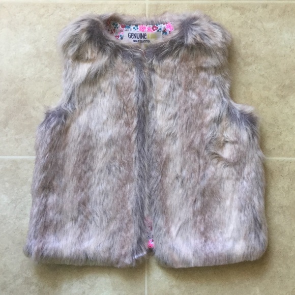 ⭐️ “OSHKOSH” ⭐️ WINTER FAUX FUR VEST ⭐️ - Picture 1 of 3